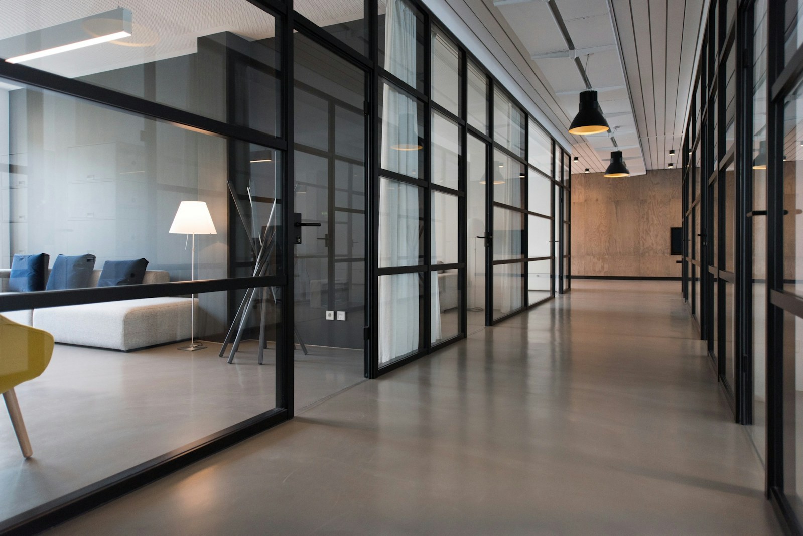 Un espace de travail contemporain. Photo d’illustration, Unsplash.